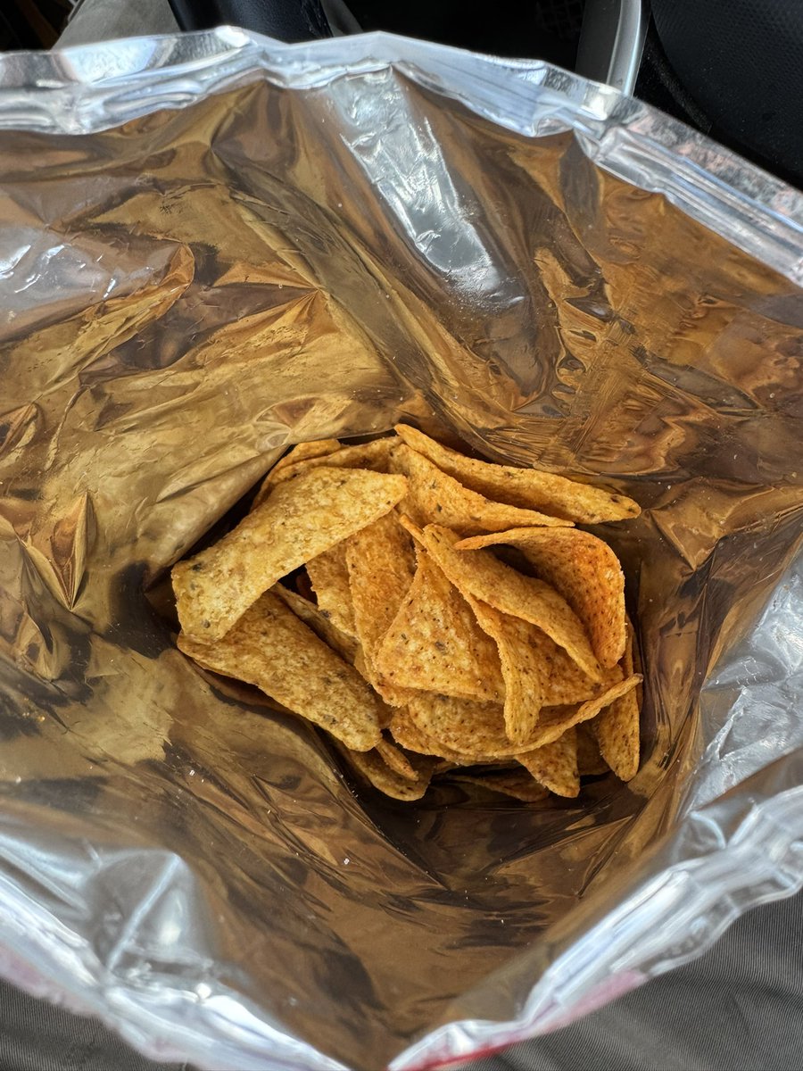 asbokv's tweet photo. @DoritosUK think you forgot the flavouring on this bag of chilli heatwave 🤦🏼‍♂️ https://t.co/ucuw1axJr9