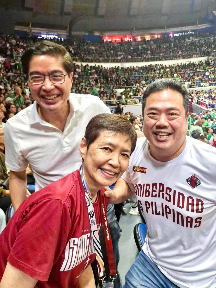 upmaroonclub's tweet photo. Spotlight to our boosters! 
Thank you for all your support! 

Robina Gokongwei Pe of RRHI
Vincent Go of TopBreed, URC
Lance Gokongwei 

#UPFight ❤️💚💪🏾 https://t.co/97eBdnwdiS