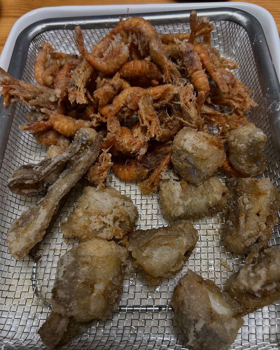 hitossan7090e's tweet photo. ゲンゲとガスエビ🦞

#ゲンゲ
#ガスエビ https://t.co/Abu96xmZU7