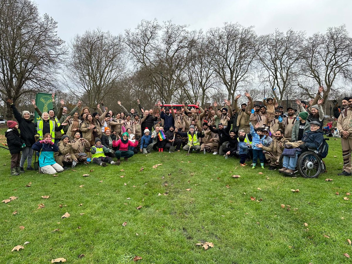 MillfieldsUG's tweet image. Fantastic team out planting a woodland strip and several trees in the Cricketfield, Millfields Park, yesterday.
Next session is on Fri at 10.00 and Sat at 10.30. Come and join in.
@TM_Hackney @hackneycouncil @SustainHackney