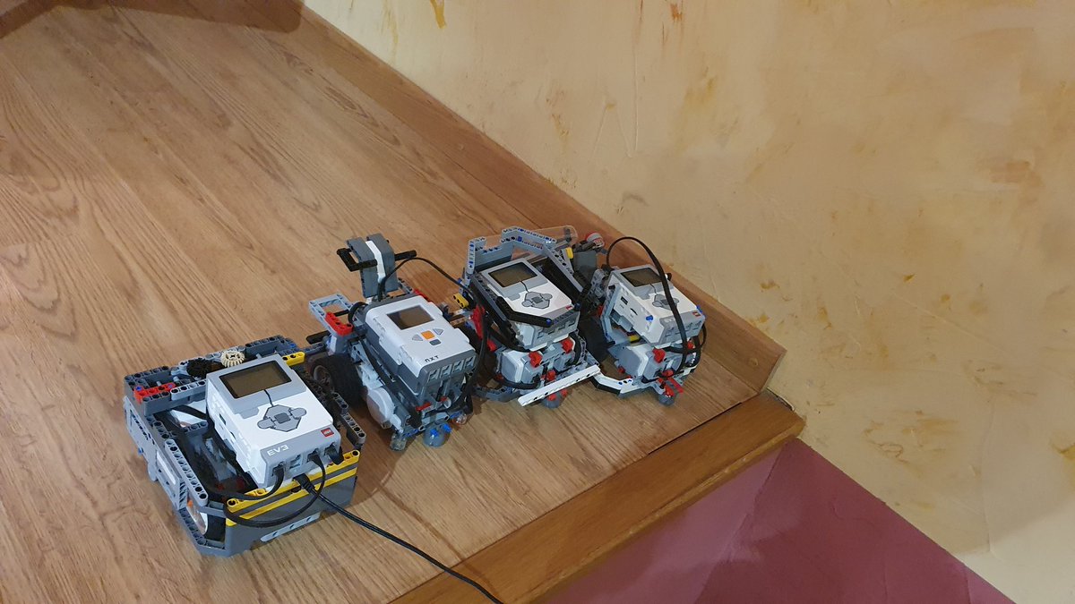 En  3 horas empieza el campeonato.....
Últimos ensayos <a href="/FLL_Spain/">FIRST LEGO League SPAIN</a>