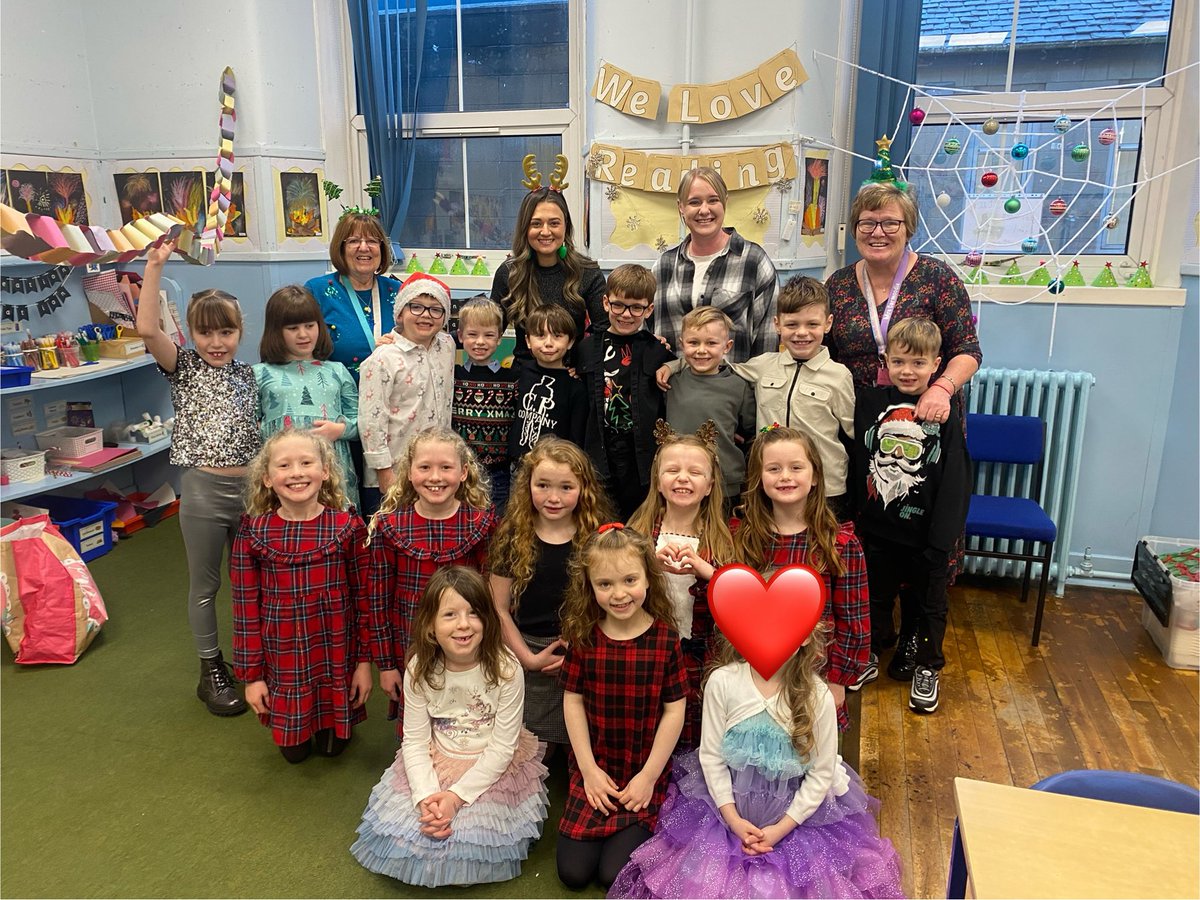 Team P3P 🫶🏼 Ready to party 🥳❤️🎅🏻🕺