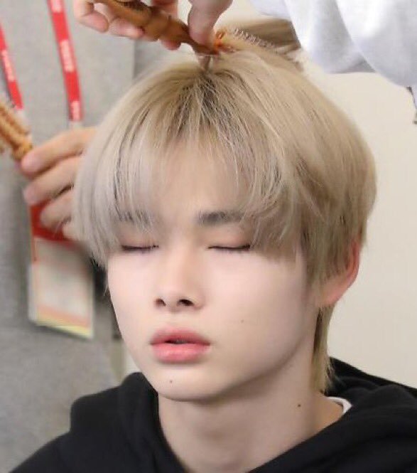 Puma24Girl's tweet photo. sleepy ni-ki while getting his hair&amp; makeup done, STILL THE SAME BABIE 🥺🥺

.           2024 🐆🖤                2020 🐥💛 https://t.co/Evx5joSRdB