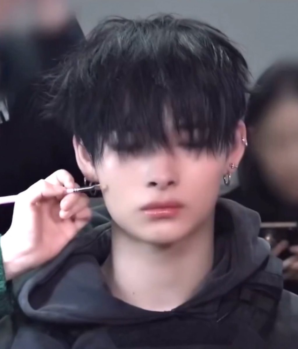 Puma24Girl's tweet photo. sleepy ni-ki while getting his hair&amp; makeup done, STILL THE SAME BABIE 🥺🥺

.           2024 🐆🖤                2020 🐥💛 https://t.co/Evx5joSRdB