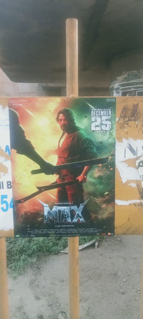 KSSS_Official_'s tweet photo. One of the fan from Tumakuru promoting BAADSHAH @KicchaSudeep's #MaxTheMovie in his own expenditure💥💥

This man has loyal fans like the stars in the sky❤️

|| Max In Cinemas From 𝗗𝗲𝗰 𝟮𝟱 ||
#MaxTheMovie #MaxMovieOnDec25 https://t.co/M3EST4ZSX5