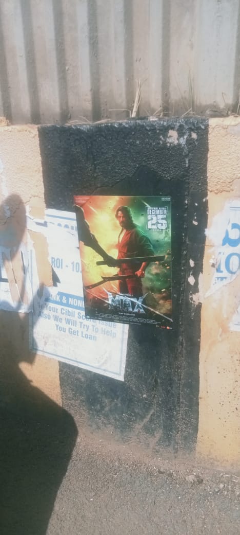 KSSS_Official_'s tweet photo. One of the fan from Tumakuru promoting BAADSHAH @KicchaSudeep's #MaxTheMovie in his own expenditure💥💥

This man has loyal fans like the stars in the sky❤️

|| Max In Cinemas From 𝗗𝗲𝗰 𝟮𝟱 ||
#MaxTheMovie #MaxMovieOnDec25 https://t.co/M3EST4ZSX5