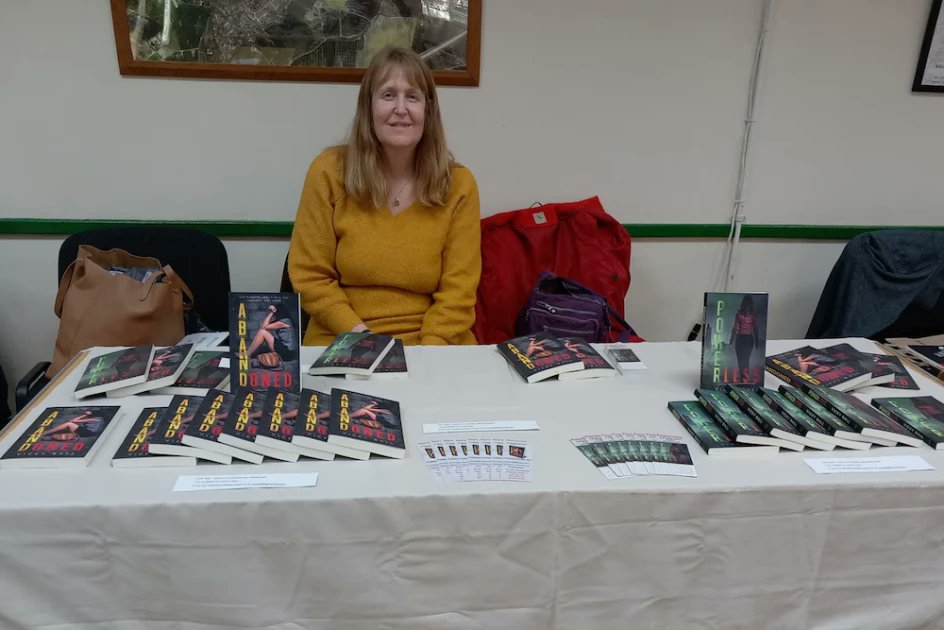 ActuaLitte's tweet photo. D'inconnue à autrice star : Vicky Ball, l'exception qui confirme la précarité https://t.co/pGUCkRV6Wd
@VickyBall3 @CreativePEC
#autrice #auteur #edition #editeur #VickyBall #bestseller #ventes #histoire #recit #economie #remuneration #statut https://t.co/9tXYAiTOKl