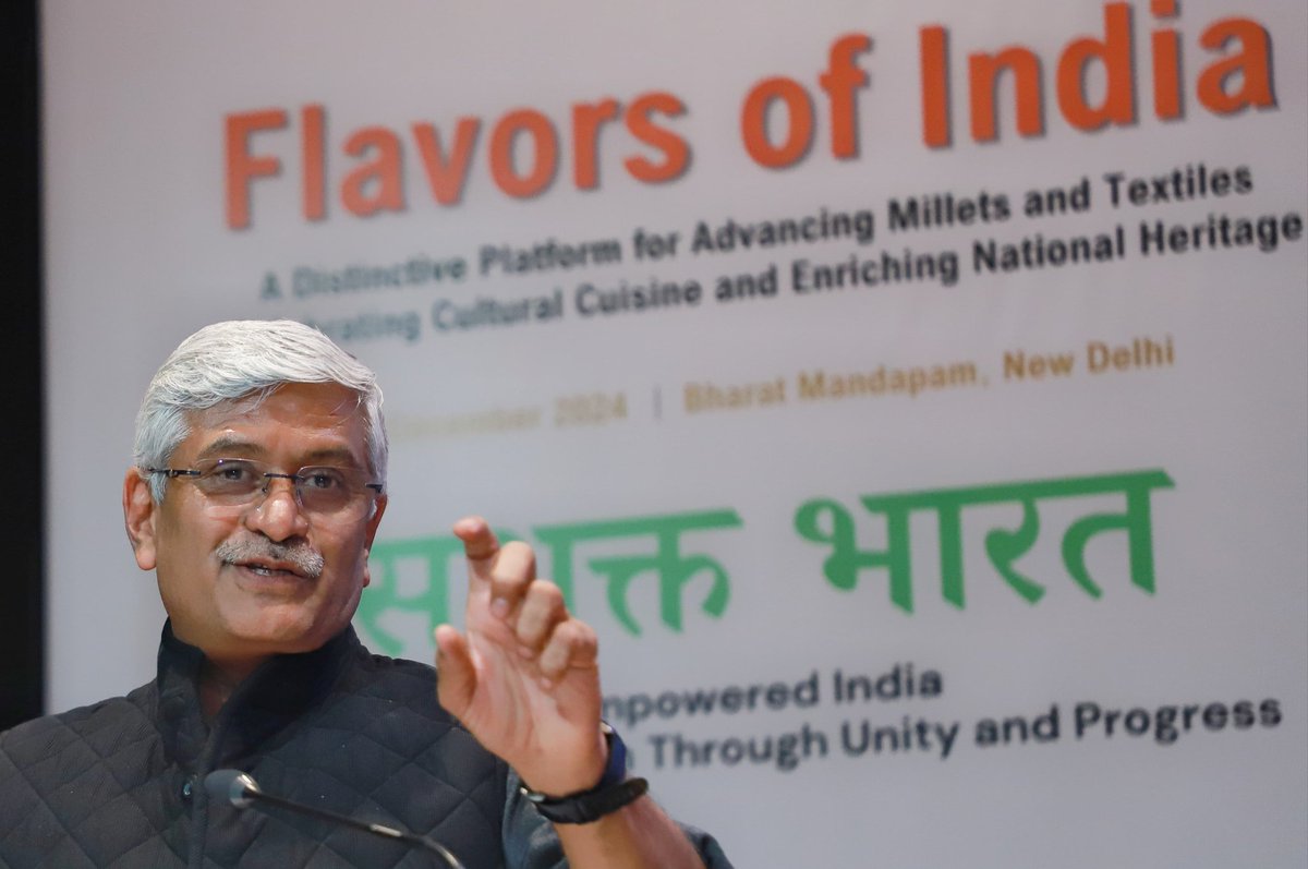 gssjodhpur's tweet photo. जैसा कि नाम से स्पष्ट है “फ्लेवर्स ऑफ़ इंडिया” भारत के अनोखे खान-पान और परिधान की विविधता का राष्ट्रीय मंच है। 

हमारी संस्कृति की एक शानदार बानगी यह भी है, जिसके बारे में देश-दुनिया को जितनी अधिक जानकारी मिलेगी उतना सभी को लाभ होगा। आज भारत मंडपम, नई दिल्ली में केन्द्रीय खाद्य प्रसंस्करण मंत्रालय के साथ केन्द्रीय वस्त्र मंत्रालय, नीति आयोग, सर्व रिथु सेवा फाउंडेशन के सहयोग के इस आयोजन में शामिल हुआ। 

उल्लेखनीय योगदान देने वाली हस्तियों का सम्मान भी किया।