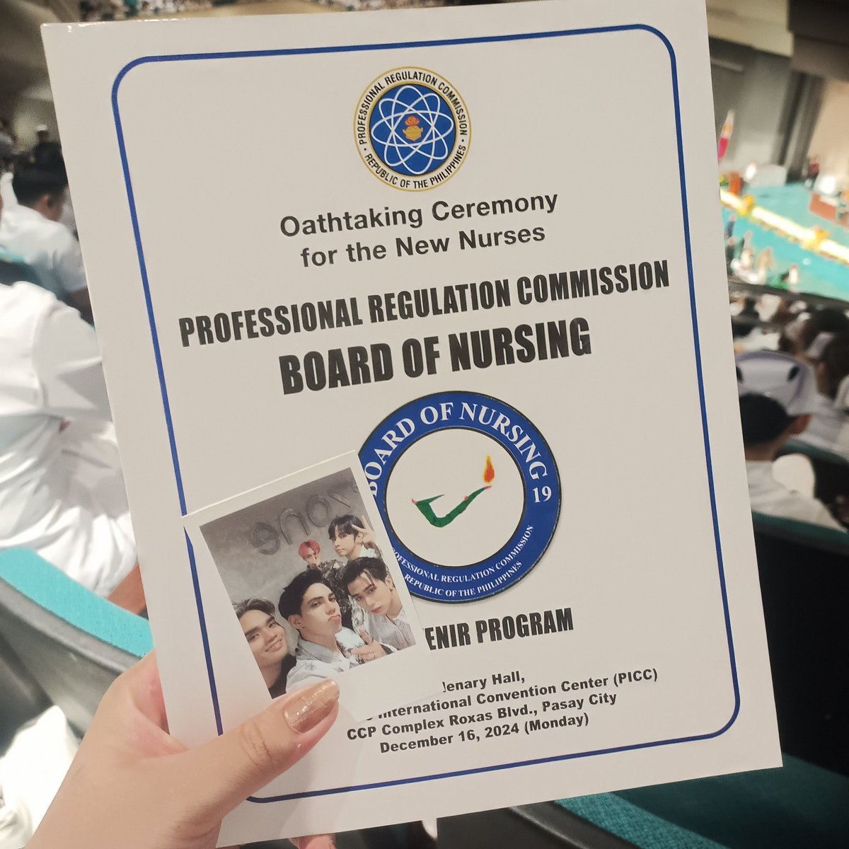 YungItlog's tweet photo. Magmula sa unang semestre bilang Nursing student hanggang sa panunumpa bilang isang rehistradong Nurse. Kayo pa rin. Kayo lang. Kayo palagi 🥰

MARAMING SALAMAT SA PAGSAMA SAKIN SA LANDAS NA 'TO!!! 

@SB19Official @imszmc
#JOKEN @Ofcourse_Jokers https://t.co/FigTCBLbrn