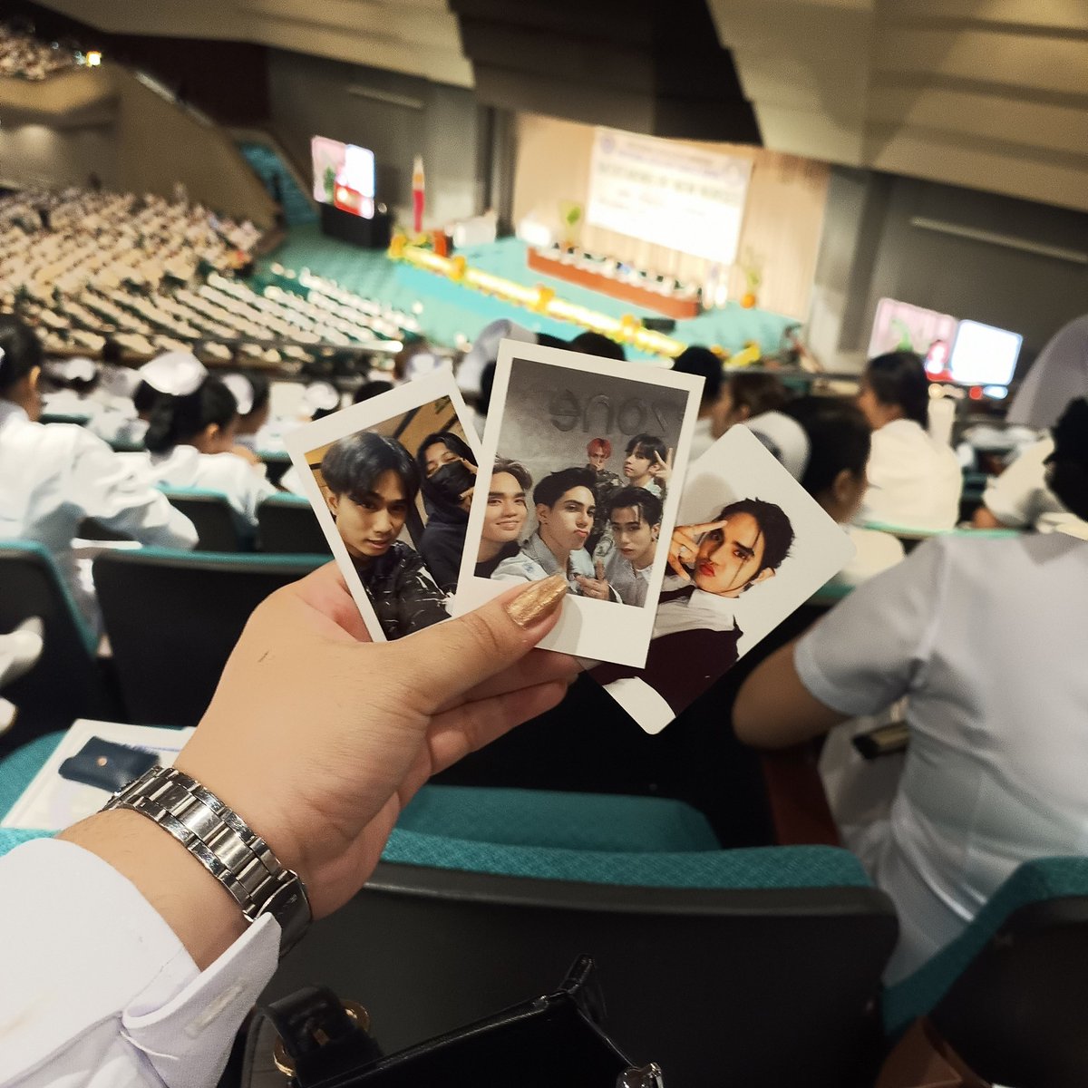 YungItlog's tweet photo. Magmula sa unang semestre bilang Nursing student hanggang sa panunumpa bilang isang rehistradong Nurse. Kayo pa rin. Kayo lang. Kayo palagi 🥰

MARAMING SALAMAT SA PAGSAMA SAKIN SA LANDAS NA 'TO!!! 

@SB19Official @imszmc
#JOKEN @Ofcourse_Jokers https://t.co/FigTCBLbrn