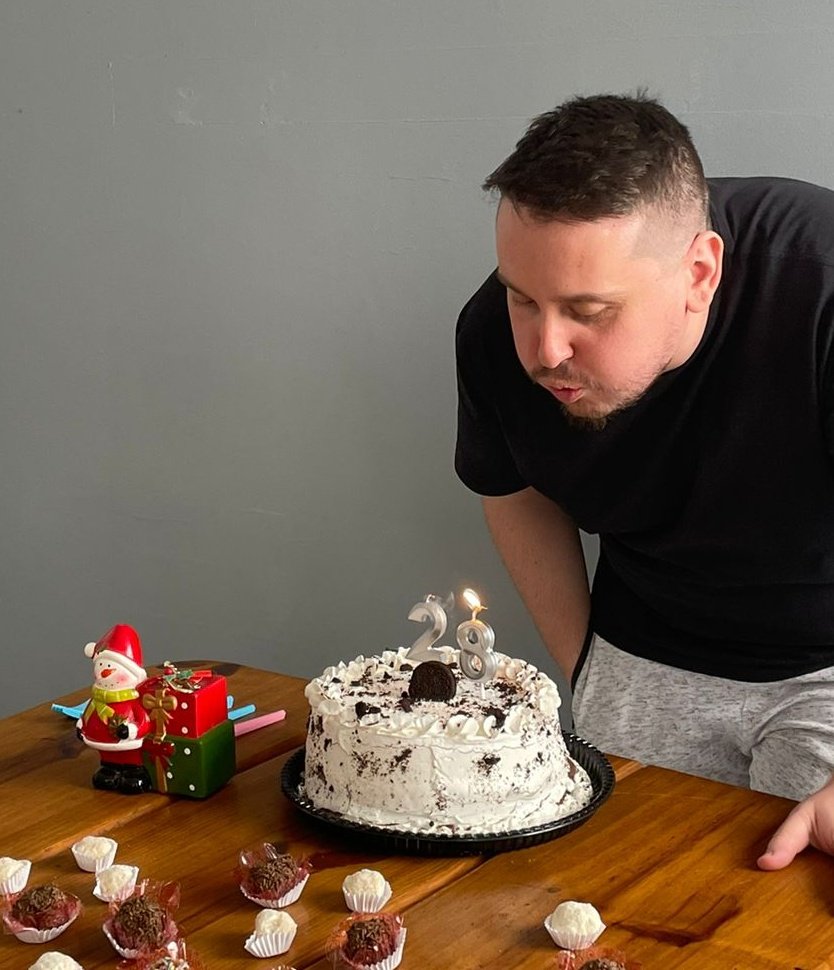 28 anos na fuça já... que subam os balões por aqui 🎈🎂