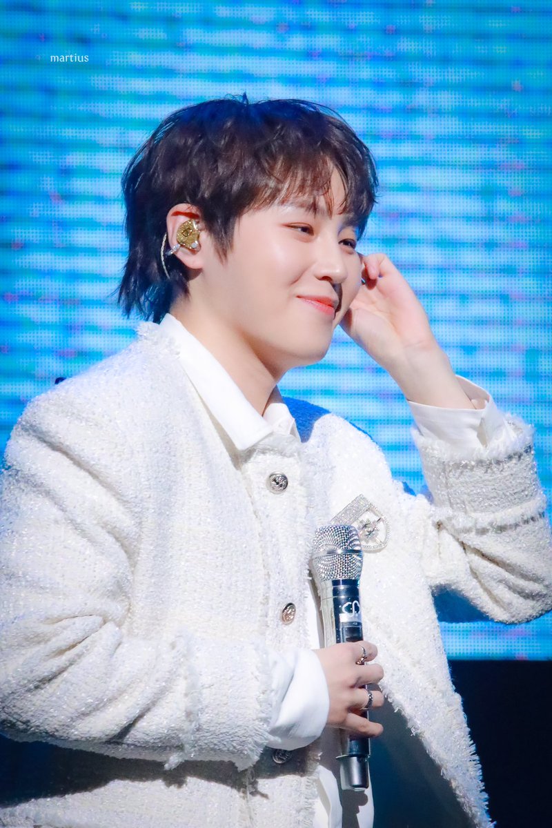 241214 Someday Festival 2회차

따숩게 보면서
부끄부끄 중 

#하성운 #HASUNGWOON
#河成雲 #ハソンウン 
#썸데이 #썸페 
#SomedayFestival #Someday
<a href="/gooreumseng/">하성운</a>