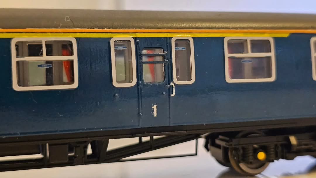 #WhatsOnTheWorkbench - 3417: fitted glazing, added Handrails, pipework, jumper cables, airpipes, + double arrows &amp; Gordon Pettitt nameplates. Now she just needs a good run. Please help the real 3417 donate thru their website: setg.org.uk
#VariousMultipleUnits #TMRGUK
