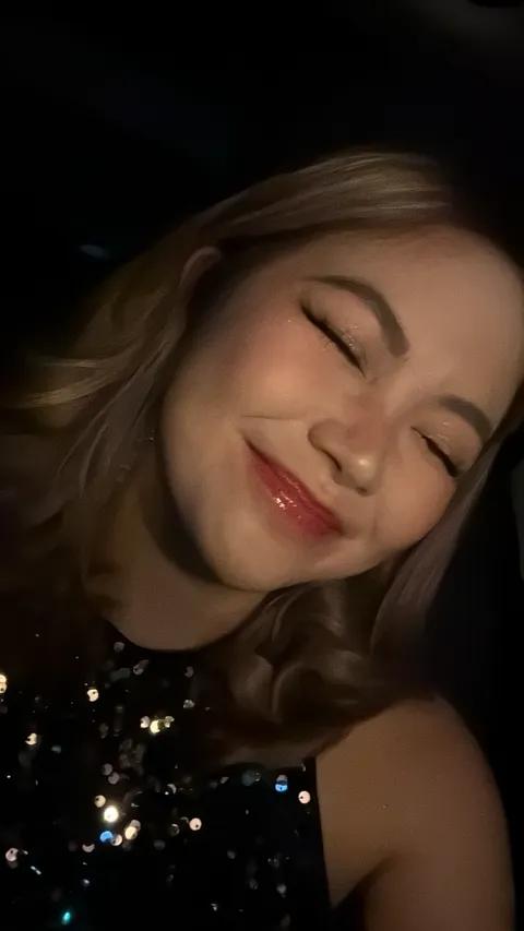 msreavibar's tweet photo. Very cutesyyy Atee @YengPLUGGEDin. Thankyouu sa Music mo na nakakatanggal pagod at stress pag naririnig ko. Mahal kita since 2016. I may not be your yengster na nakakapunta sa mga ganap mo but I just want you to know na MAHAL kita at susuportahan kita palagi. Labyuu! https://t.co/KfUXq5niMC