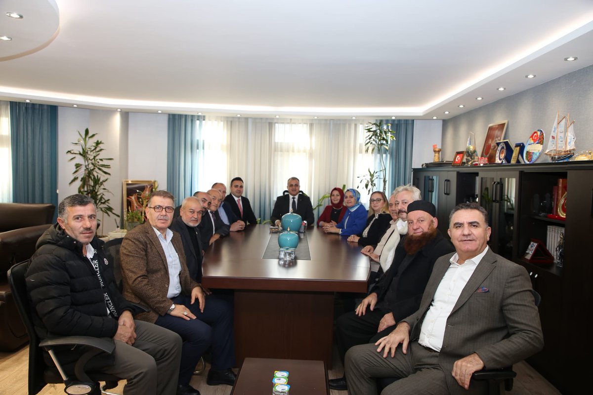 KcekmeceKymklik's tweet photo. İstanbul Küçükçekmece Dernekler Federasyonu Başkanı Bayram ERDEM ve Yönetim Kurulu Üyeleri, Kaymakamımız Mustafa Anteplioğlu’nu ziyaret etti.

@anteplioglu76 https://t.co/yOdQL2KSnF