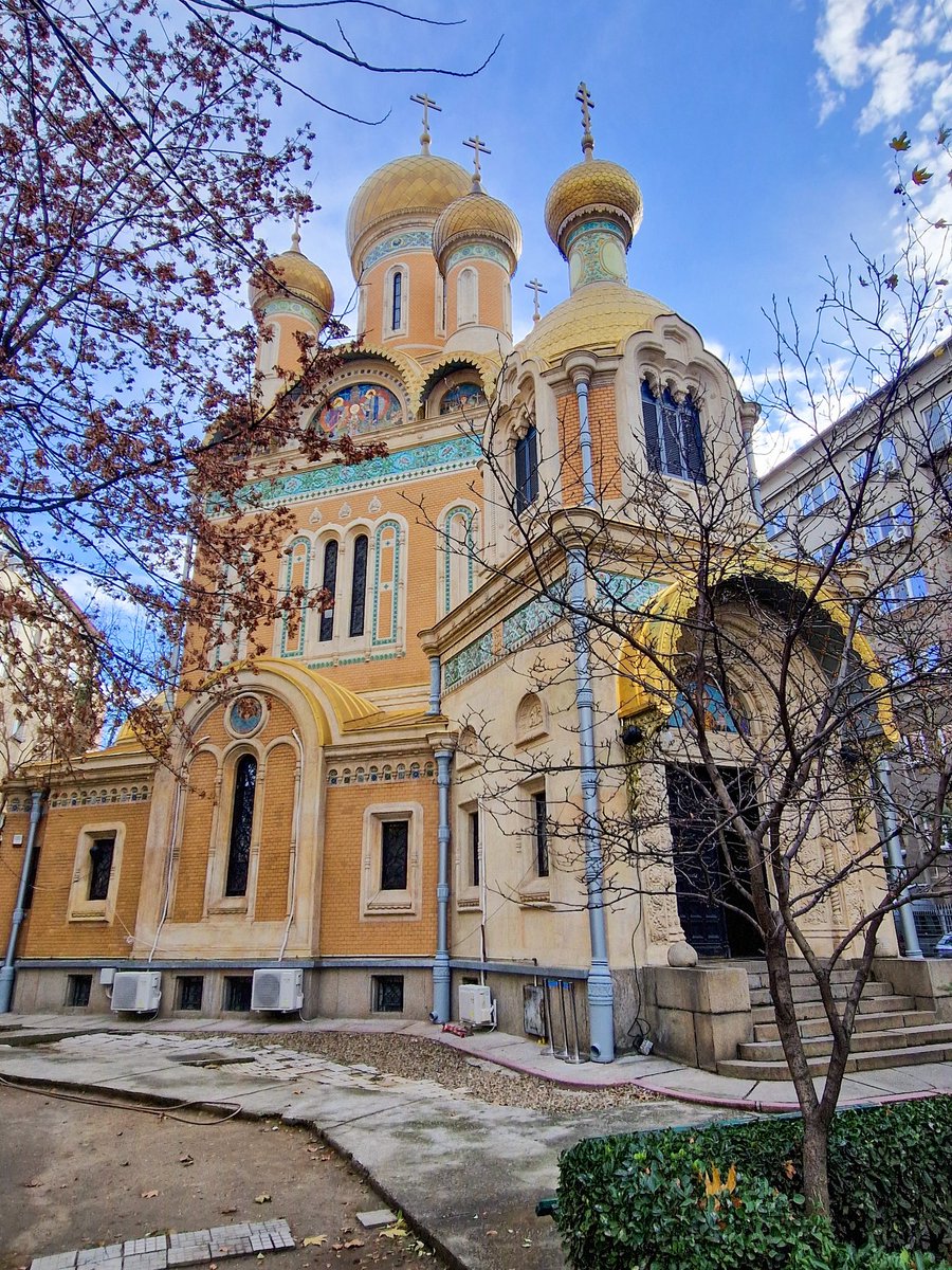 TimMcKenna01's tweet image. I couldn't do Sofia to Bucharest on the train, so had to get an overnight bus. No bother, except I barely slept, so I'm tired today. Also, unlike the train which arrives at a civilised time, the bus spits you out into the city at 5.30am when it's -3°C and everywhere is shut!