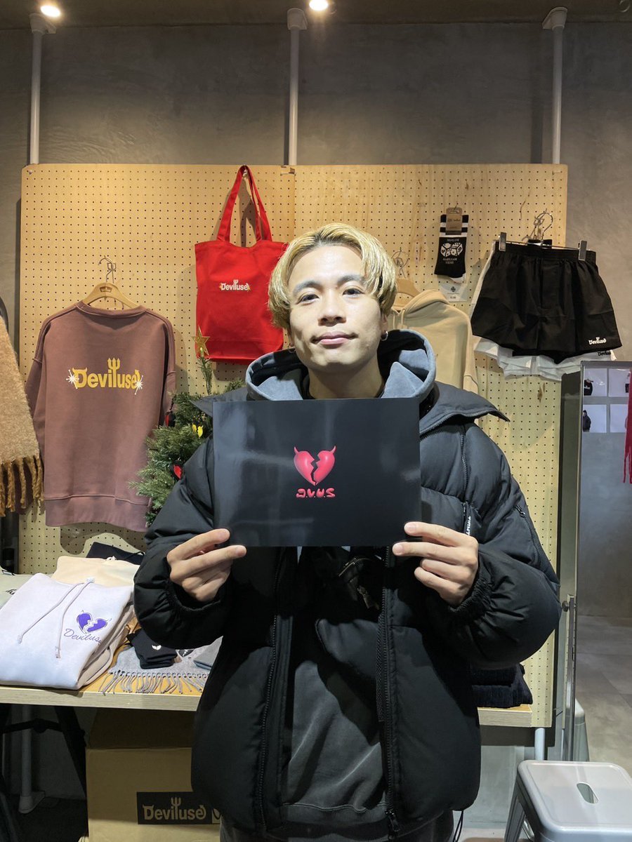 deviluse_com's tweet photo. -ONE MONTH FLAG STORE WINTER-
にNOISEMAKERのYU-KIさんご来店頂きました！！！
ありがとうございます😈❤️‍🔥😭 https://t.co/vobr1kWLmU