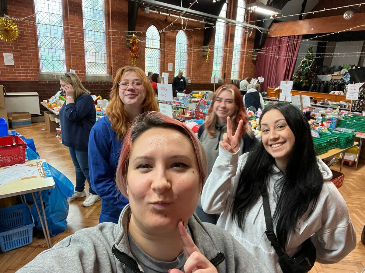 Spreading holiday cheer with the Trust ID team! 🎁💛🎄

We were honoured to support <a href="/RdgFamilyAid/">ReadingFamilyAid</a>'s Toys and Teens Appeal last week, sorting and packing toys to bring smiles to children in need this festive season. 🌟 

#TrustID #readingfamilyaid #charityday #volunteering