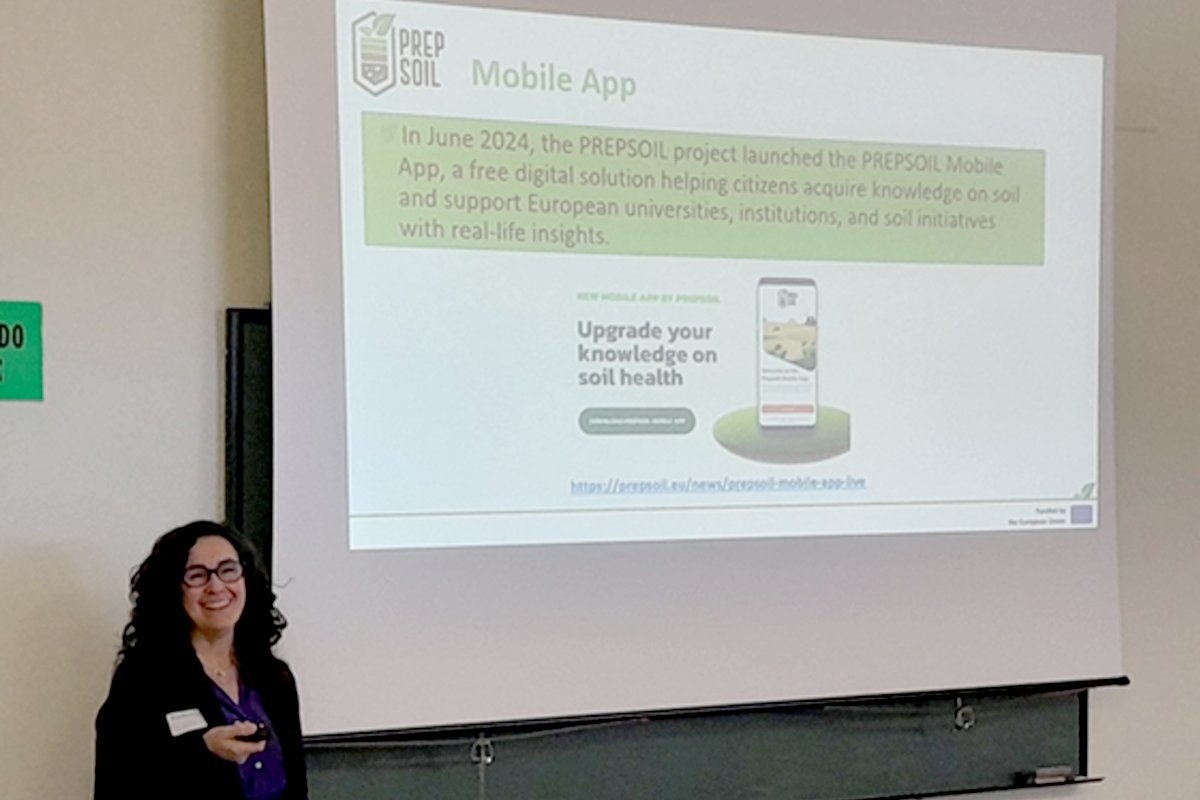 prepsoil's tweet photo. PREPSOIL was at @InBestSoil1 Dehesa Days in Caceres🇪🇸 last 28th November, through our @FundecytPCTEX partner, to present the PREPSOIL Mobile App as a tool that promotes #soilliteracy and expand the knowledge base on #soilhealth. Know more😊🏔️ https://t.co/UYjkdNoQt6 https://t.co/9pMGrAFMPr