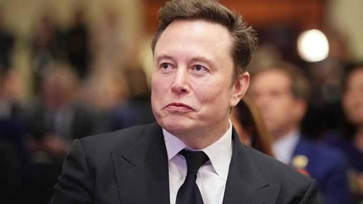TrueBTCcalls's tweet photo. #GovernmentRestructuring: Trump and Musk Plan to 'Dismantle Bureaucracy' with New Department - Aims to slash regulations and restructure federal agencies https://t.co/Eq06YWI5ck