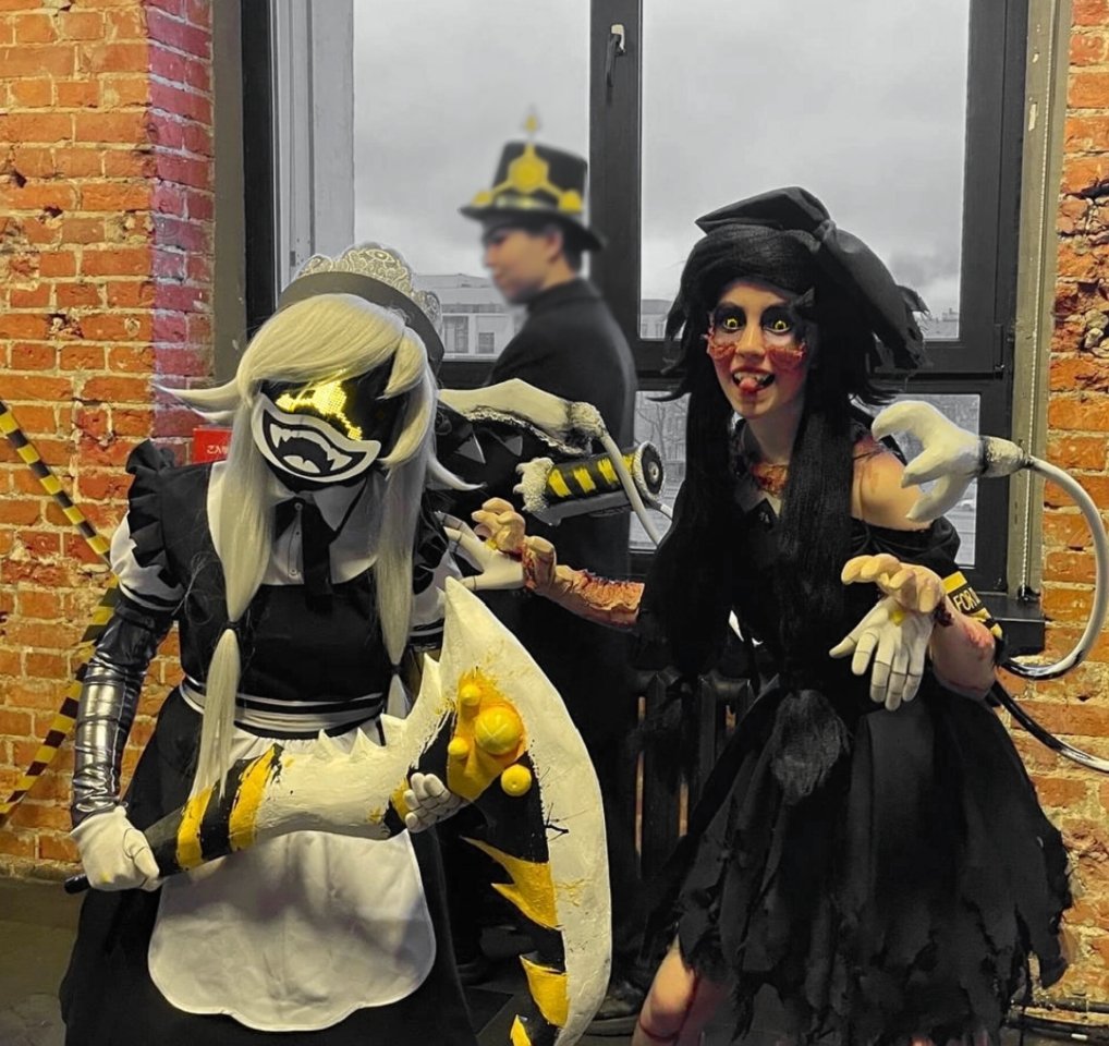 CYN met another CYN and UZI ◖⁠⚆⁠ᴥ⁠⚆⁠◗

Uzi- youtube.com/@crimson_angel…

CYNTessa- 
<a href="/KlifordKosse/">✨️Kliford✨️ (COMMS OPEN, 0/10)</a> 

✧ #murderdrones #cosplay #murderdronescosplay #murderdronesCYN #CYN #Uzi #murderdronesUZI #cyntessa  ✧