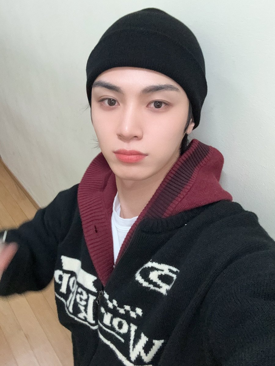 OmegaX_members's tweet photo. [#OX]

춥네여 따뜻하게 다녀여

#OMEGA_X #오메가엑스 
#한겸 #HANGYEOM https://t.co/Ts6F2jp7ya