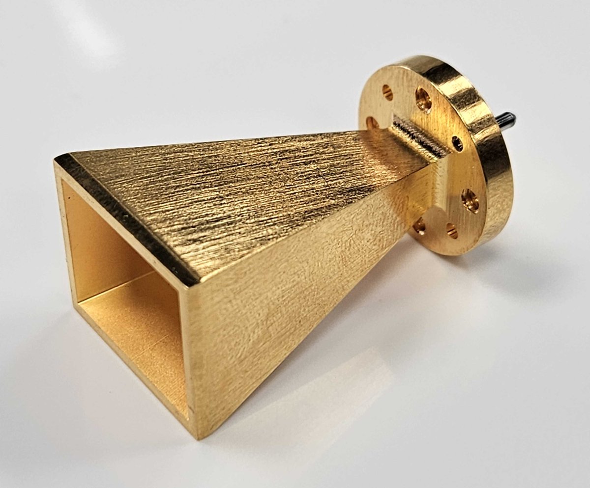 60-90GHz Microwave Horn Antenna with up to 23dBi Gain😎
WR12 waveguide connection. Perfect for automotive radar testing
#Aaronia #microwave #antenna #sdr #radar #tech #rf