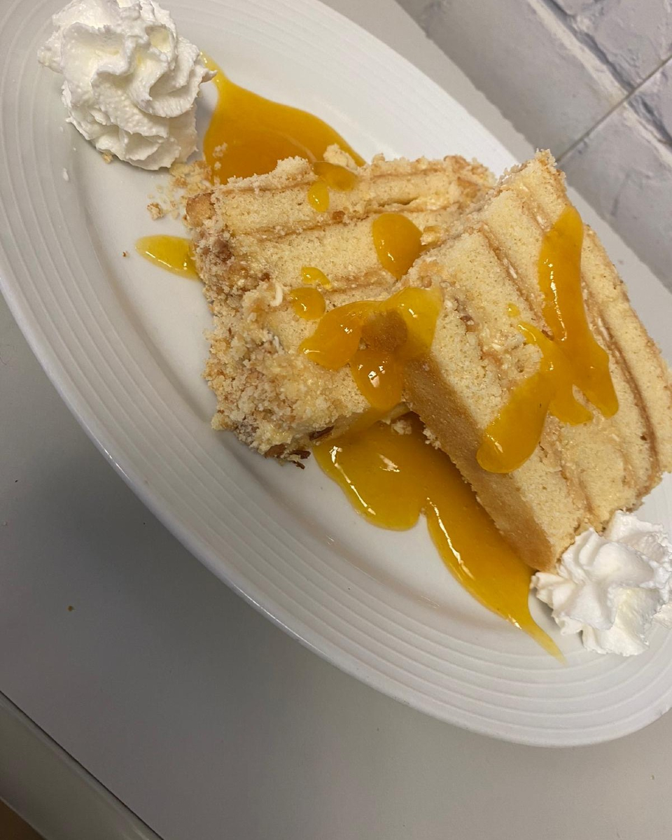 HazlanKafebar's tweet photo. 🥮🍍 Nuestro Bizcocho de Piña #Casero para endulzar de tanto en tanto los postres del #MenuDiario
·
·
·
#hazlan #comida #irun #comidacasera #pintxo #etxekojanaria #bar #restaurantes #restaurante #gastronomia #amigos #instafood #food #tapas #cafe #drink #foodporn https://t.co/rJx6tnmgcx