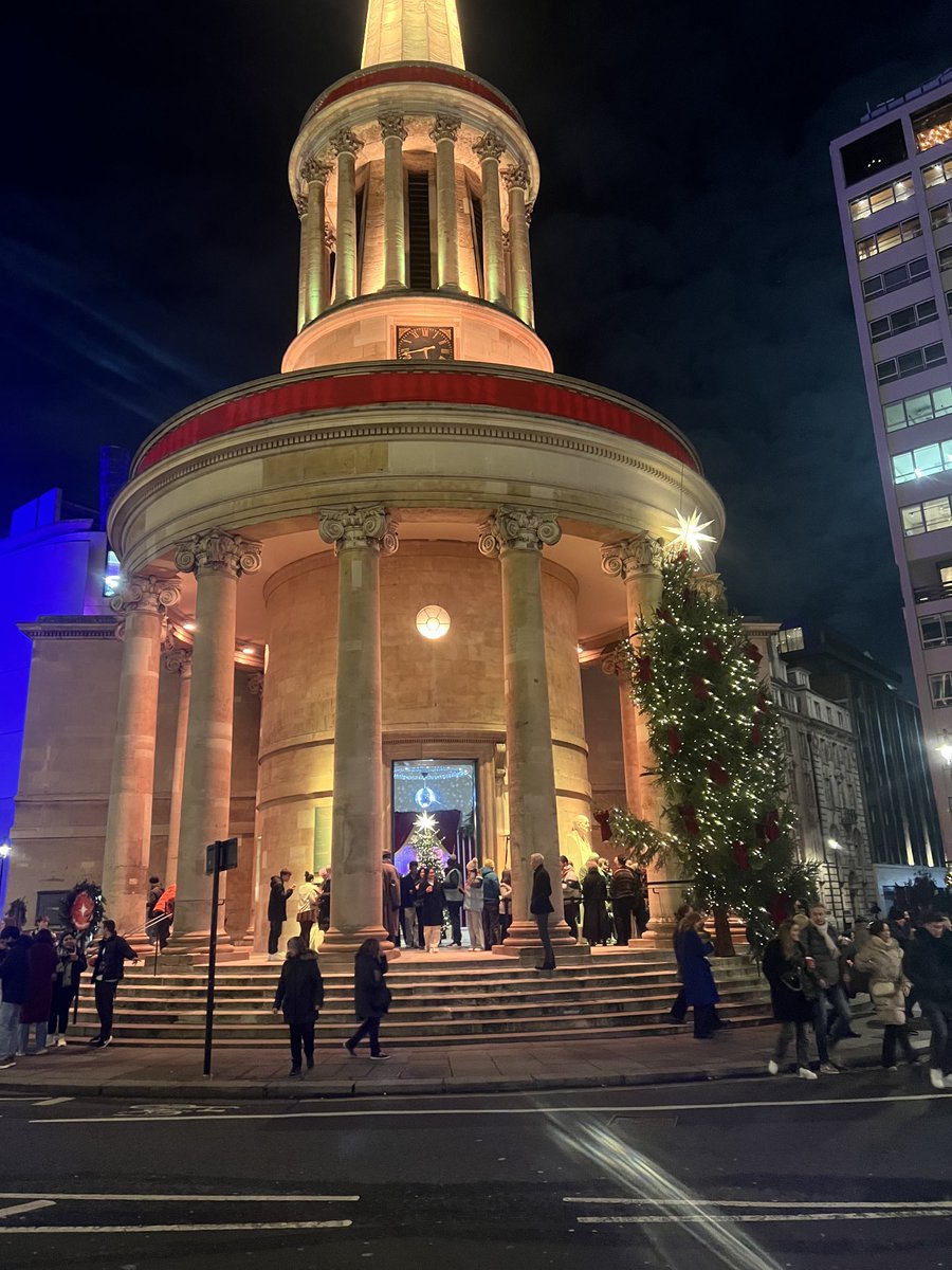 heavenskincare's tweet photo. #londonlights #london #angels https://t.co/wiB66iPhwg