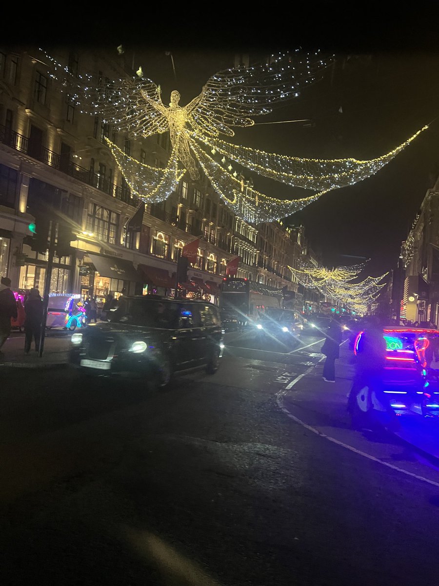 heavenskincare's tweet photo. #londonlights #london #angels https://t.co/wiB66iPhwg