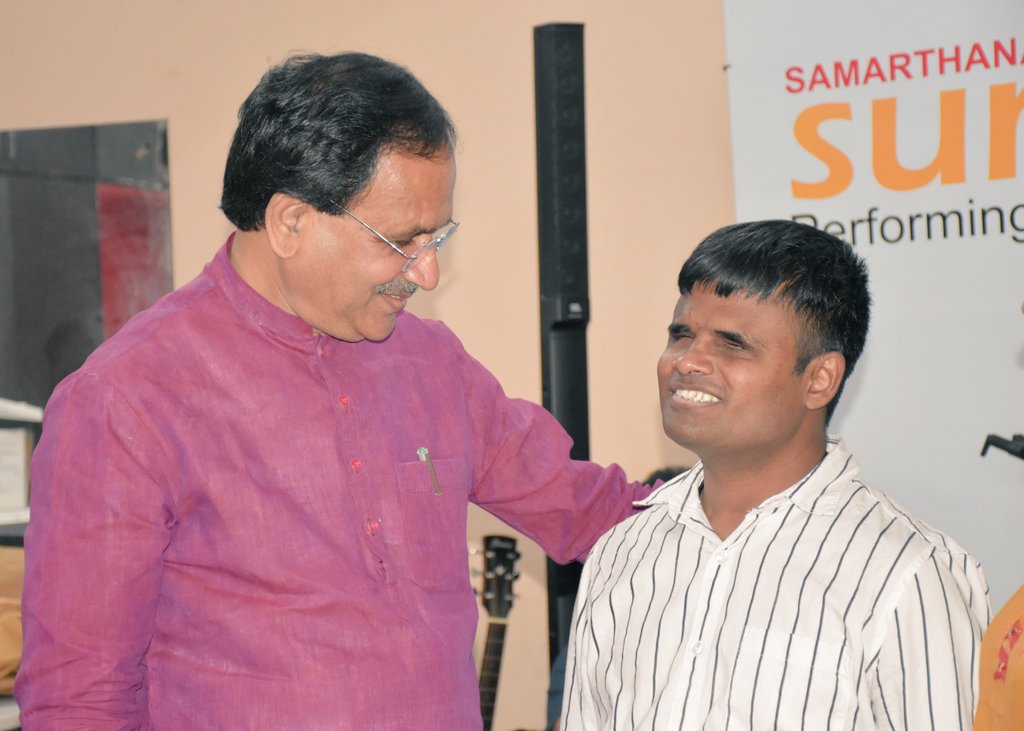 bhagwantkhuba's tweet photo. ಡಾ. ಮಹಾಂತೇಶ್ ಕಿವಾಡಸಣ್ಣವರ ಅವರ ಮುಂದಾಳತ್ವದಲ್ಲಿ & ಮಾರ್ಗದರ್ಶನದಲ್ಲಿ ಸಾವಿರಾರು ದಿವ್ಯಾoಗಿಗಳಿಗೆ ಆಸರೆಯಾಗಿರುವ ಬೆಂಗಳೂರಿನ ಸಮರ್ಥನಂ ಅಂಗವಿಕಲರ ಸಂಸ್ಥೆಗೆ ಭೇಟಿ ನೀಡಿದೆ.
ಸಂಸ್ಥೆಯ ಮೂಲಕ ದಿವ್ಯಾoಗರ ಕೌಶಲ್ಯಾಭಿವೃದ್ಧಿಗೆ ಮಾಡುತ್ತಿರುವ ಚಟುವಟಿಕೆಗಳು ಶ್ಲಾಘನಿಯವಾಗಿದ್ದು (1/2)
@blsanthosh
#SupportDisability #support https://t.co/8XlxZJkfTu