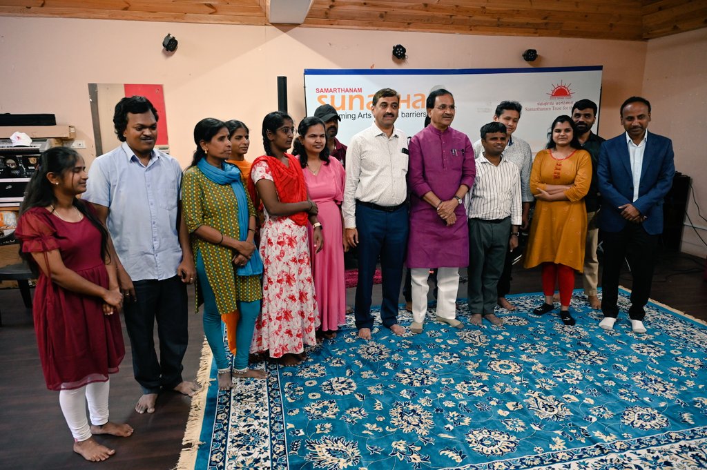 bhagwantkhuba's tweet photo. ಡಾ. ಮಹಾಂತೇಶ್ ಕಿವಾಡಸಣ್ಣವರ ಅವರ ಮುಂದಾಳತ್ವದಲ್ಲಿ & ಮಾರ್ಗದರ್ಶನದಲ್ಲಿ ಸಾವಿರಾರು ದಿವ್ಯಾoಗಿಗಳಿಗೆ ಆಸರೆಯಾಗಿರುವ ಬೆಂಗಳೂರಿನ ಸಮರ್ಥನಂ ಅಂಗವಿಕಲರ ಸಂಸ್ಥೆಗೆ ಭೇಟಿ ನೀಡಿದೆ.
ಸಂಸ್ಥೆಯ ಮೂಲಕ ದಿವ್ಯಾoಗರ ಕೌಶಲ್ಯಾಭಿವೃದ್ಧಿಗೆ ಮಾಡುತ್ತಿರುವ ಚಟುವಟಿಕೆಗಳು ಶ್ಲಾಘನಿಯವಾಗಿದ್ದು (1/2)
@blsanthosh
#SupportDisability #support https://t.co/8XlxZJkfTu