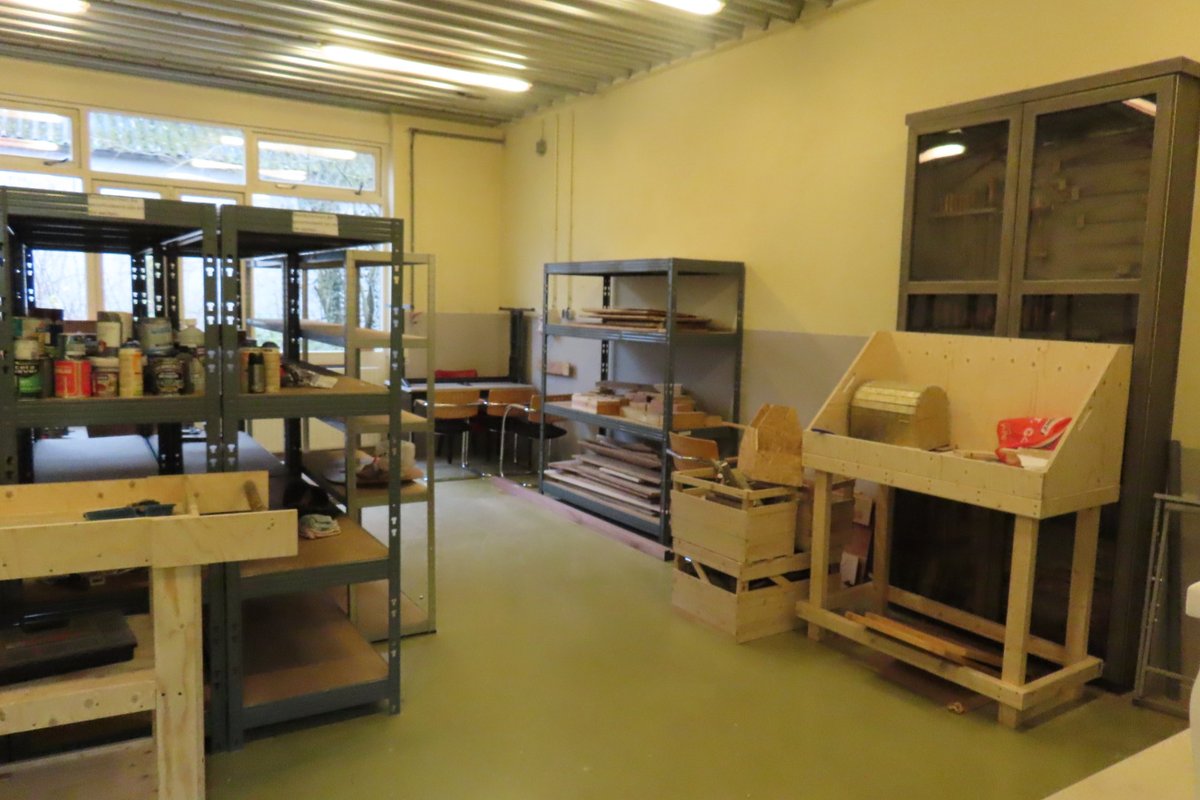 MDagbesteding's tweet photo. Nog even een leuk nieuwtje om te melden: we zijn bezig om de houtwerplaats te verhuizen naar een andere ruimte. Onze Meedia Klushut krijgt meer ruimte😎. En wat gaat er met de oude ruimte gebeuren? Dat wordt een opslag ruimte 👍. #voorbereiden #hardwerken #MeediaDagbesteding https://t.co/ZWd6o5nC8w