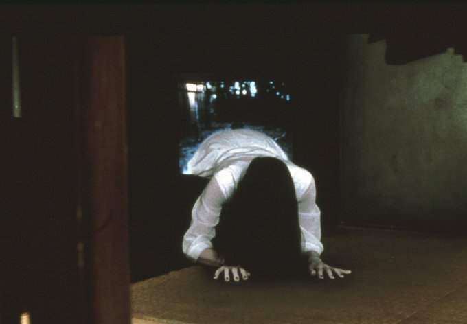 TV画面からかわいい女の子が出てきました☆☆☆ 