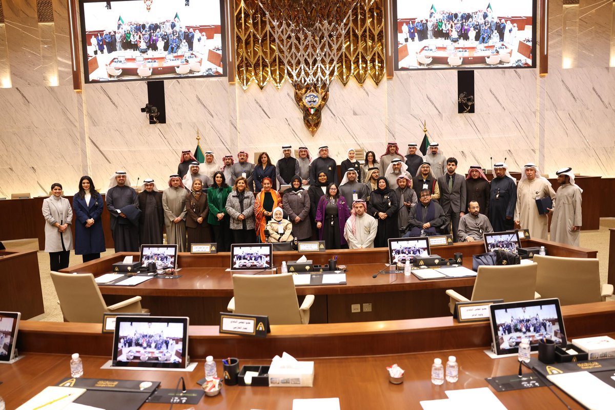 صورة تجمعنا مع "ذو الهمم"،
بعد الجلسة الخاصة التي عقدناها اليوم في المجلس البلدي تحت شعار "بيئة مبنية لتمكين اندماج (ذوي الإعاقة) في المجتمع" لمناقشة الاقتراحات والمتطلبات المتعلقة بهم، وتهيئة الظروف المناسبة لهم واندماجهم في المجتمع.