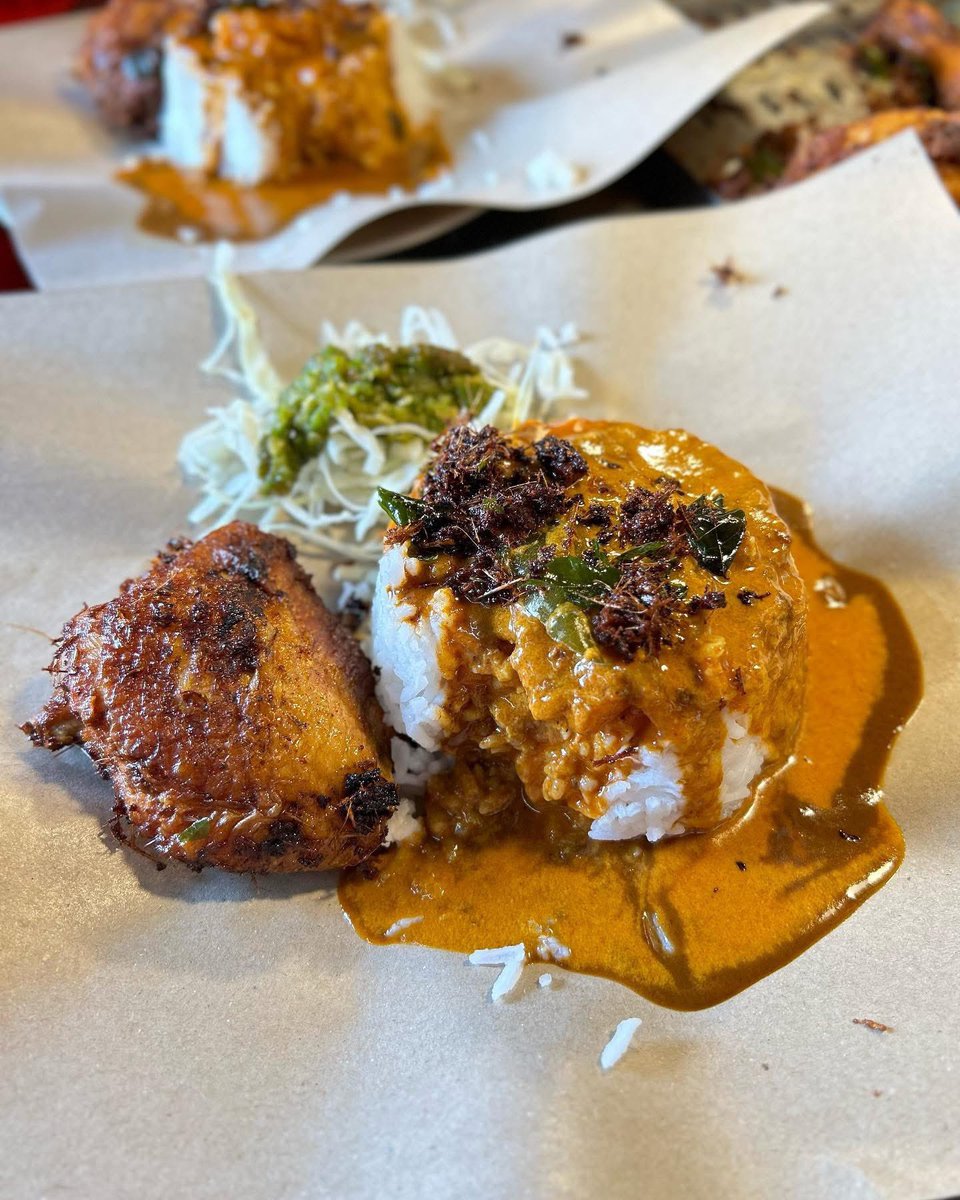 SenawangTV's tweet photo. NASI KUKUS SEDAP DI SENAWANG

Ada peminat nasi kukus area Senawang, tak tahu mana best.

Jom try di Sdapne Nasi Kukus, Pusat Bandar Senawang. Ramai bagi review kata sedap.

✅Nasi Kukus Ayam Berempah
✅Nasi Kukus Talapia Baloot
✅Nasi Kukus Kambing

📍Sdapne Nasi Kukus, Senawang https://t.co/hriKJ12GIq