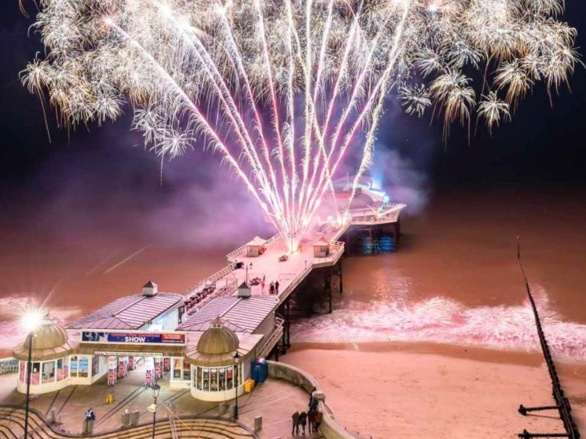 Start 2025 with a bang in Cromer! 🎆 The annual New Year's Day fireworks at Cromer Pier stats 5pm.

Grab some fish and chips at No1 Fish &amp; Chips before or after the show! 🍟

#FishAndChips #Restaurant #Cromer #CromerPier #No1Cromer #Norfolk #Fireworks