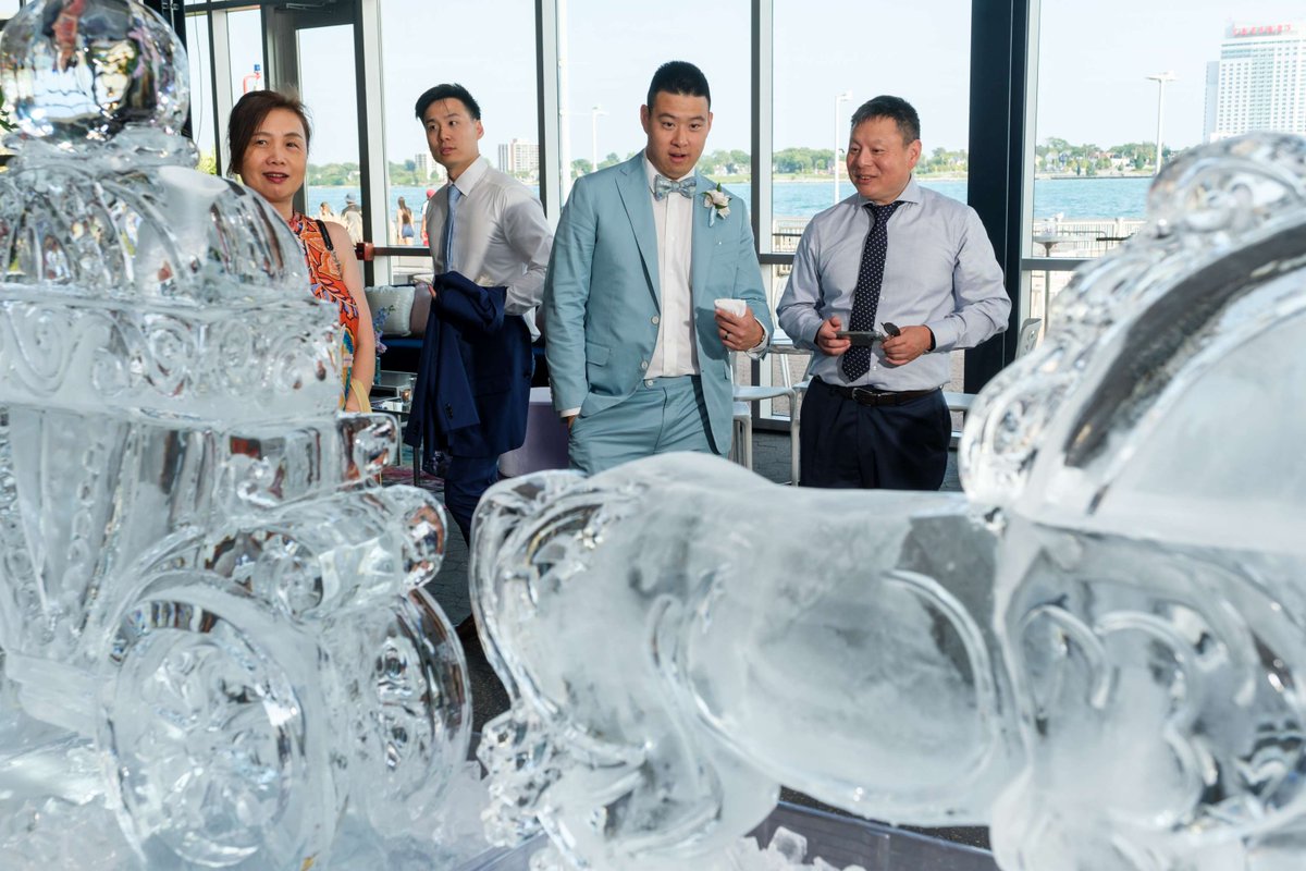 Forget a glass slipper. A true prince charming opts for a frosty chariot that makes quite the impression. Obsessed is an understatement.

📸: <a href="/rayanthonyphoto/">Ray Anthony Iavasile</a>