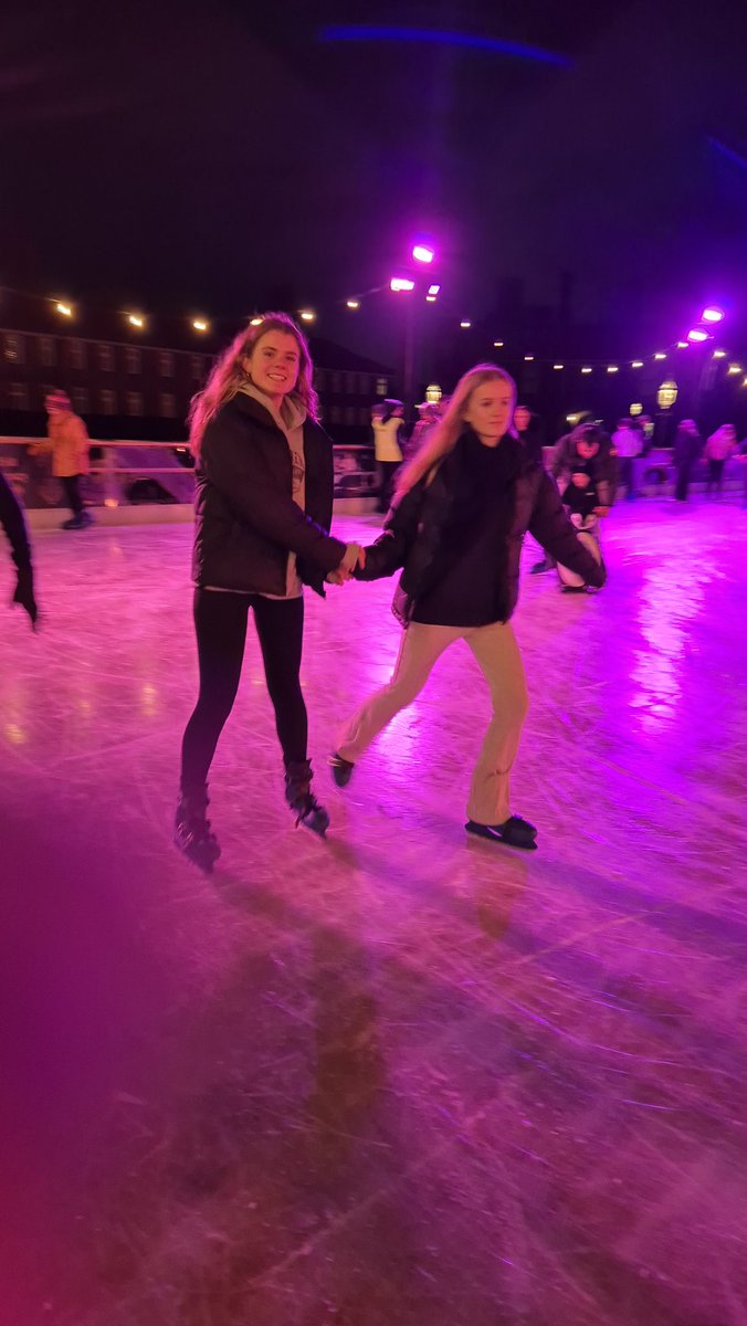 Howard_news's tweet photo. Our Year 11 students had an unforgettable time at Hampton Court this last week! 🎉 They enjoyed skating under the evening sky, surrounded by the beauty and history of this iconic palace. A perfect blend of fun, laughter, and a little bit of magic! ✨ #SkatingFun #Opportunity https://t.co/HUc6Cnl3bN