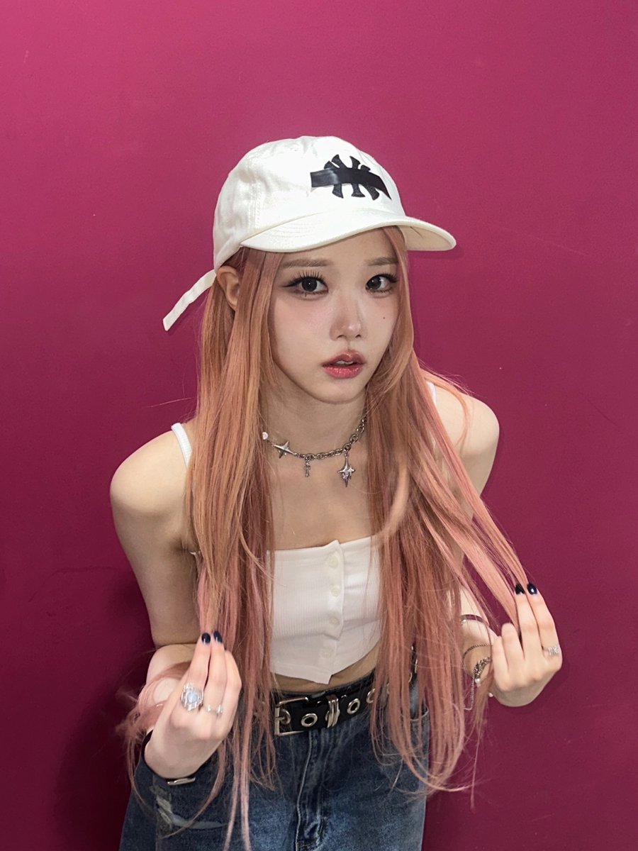 member_classy's tweet photo. [#채원]

힙하게 모자😙

#CLASSy #클라씨
#CHAEWON https://t.co/Q6FLR8tYfU