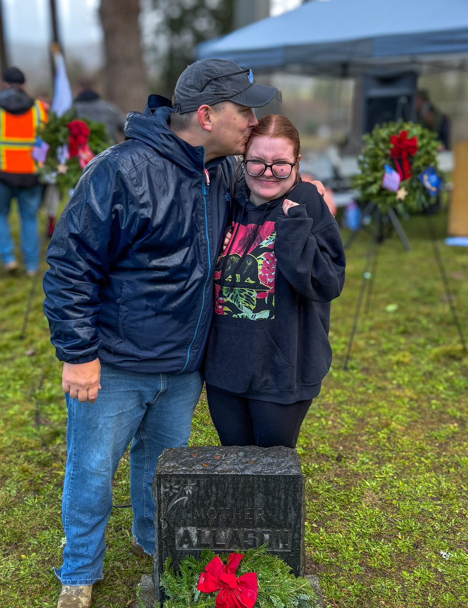 theJoShPENNER's tweet photo. Wreaths across America 2024. 11 years weโve been doing this at the #Orting Soldiers Home @WDVA cemetery. Joined by ~250 community members on a cold, wet, and blustery December morning. https://t.co/jAruWxVSMn