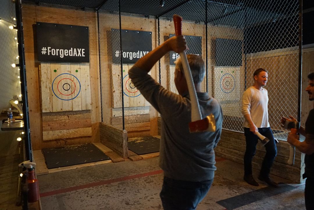 🎯 Did you know? A relaxed grip is key to nailing that bullseye. 💪 Book your axe-throwing session today and learn from our expert coaches. Friendly competitions and lots of laughs await!