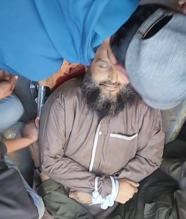 كأنه يرى الجنة من مكانه!