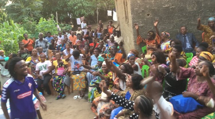 Begonias_amisi's tweet photo. #RDC #urgent en marge du changement de la constitution #Constitution le soldat du Chef de l’Etat @fatshi13 l’infatigable @Begonias_amisi j’étais sur terrain à #Malueka #Kinbara sensibiliser la population @DeniseNyakeru @AugustinKabuyaT @Presidence_RDC @TinaSalama2 #constitution https://t.co/N2h616QTx1