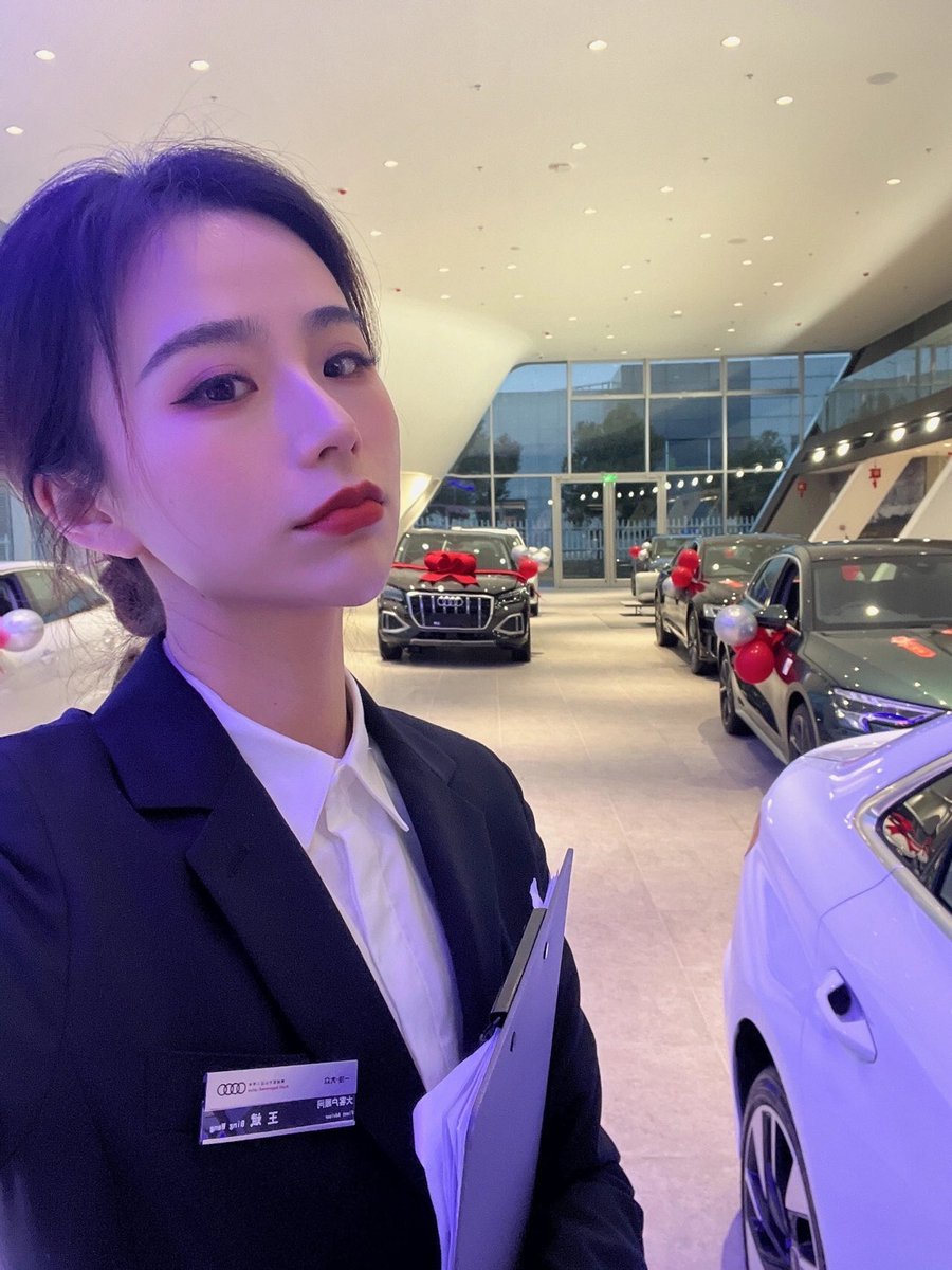 limx2cosx's tweet photo. 卖奥迪的姑娘！ https://t.co/d680QgWoIX