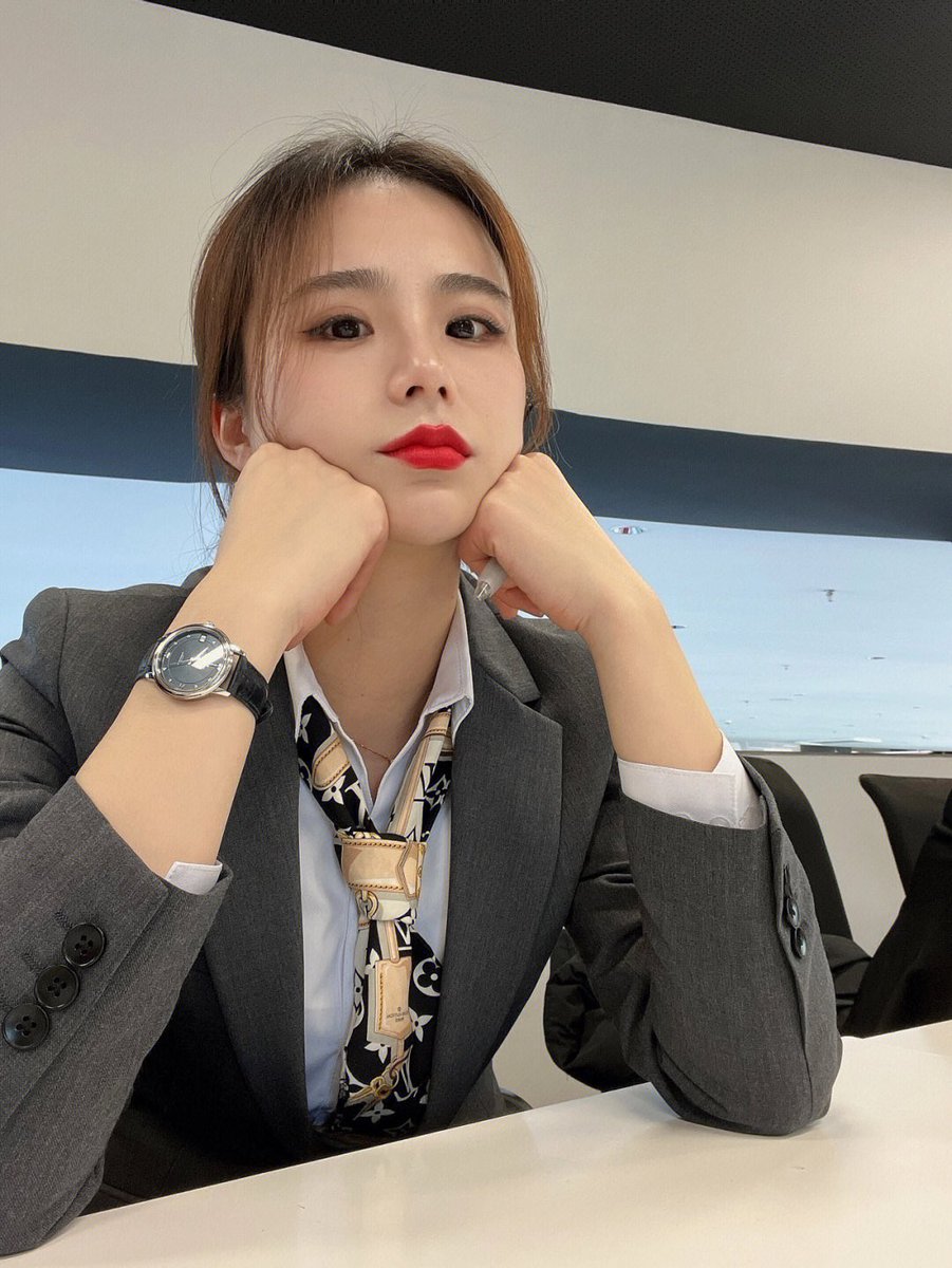 limx2cosx's tweet photo. 卖奥迪的姑娘！ https://t.co/d680QgWoIX