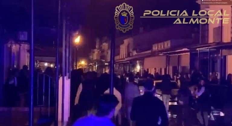 DiarioHuelva's tweet photo. 🗣️ Duro aviso contra los titulares de viviendas en El Rocío por el abuso de las casas-discotecas  @AytoAlmonte  https://t.co/zihgLdMnLv https://t.co/KBJ4H6vk2F