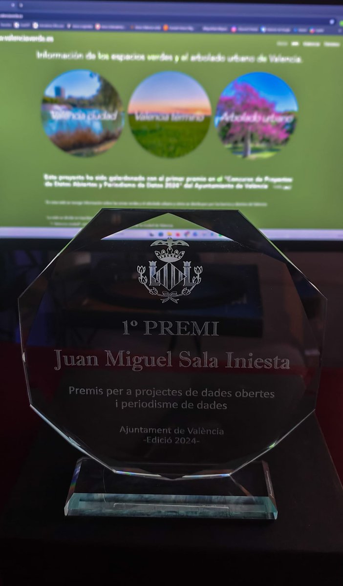 JMiguelSala's tweet photo. Un honor recibir el 1er premio en el concurso de #datosabiertos de @AjuntamentVLC Es una motivación para seguir trabajando, aprendiendo y generando proyectos con impacto positivo en la sociedad, y en particular en #Valencia. Enhorabuena a @KostAdri y @martagaso por sus trabajos https://t.co/cHeDlL7Xly