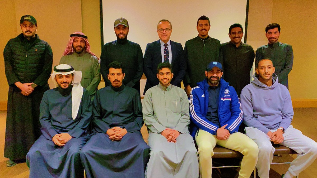 AltamiuzS's tweet photo. اليوم الثالث من دورة المستوى D ضمن سلسلة رخصة المدير الرياضي 
تنظمها التميز للإستشارات الرياضية بتعاون مع الاتحاد الكويتي لكرة القدم 

يحاضر بالدورة 
أ.د.احمد فاروق
رئيس قسم الادارة الرياضية بجامعة حلوان

تقام فعاليات الدورة بفندق الميلينيوم https://t.co/aoiwOEj4WC