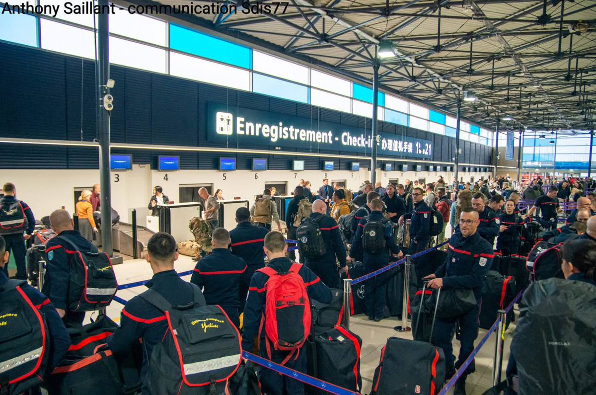 #CycloneChido 🌀 Le 2e détachement de 150 sapeurs-pompiers et sapeurs-sauveteurs parti hier depuis l'hexagone est arrivé à Mayotte après un transit à La Réunion.

👨‍🚒 Il est notamment composé d'équipes médicales spécialisées, de personnels opérationnels pour les opérations de